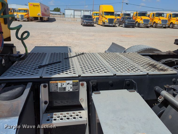 image for item MY9962 2019 Kenworth T680 semi truck