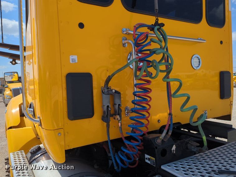 image for item MY9962 2019 Kenworth T680 semi truck