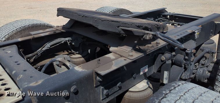 image for item MY9962 2019 Kenworth T680 semi truck