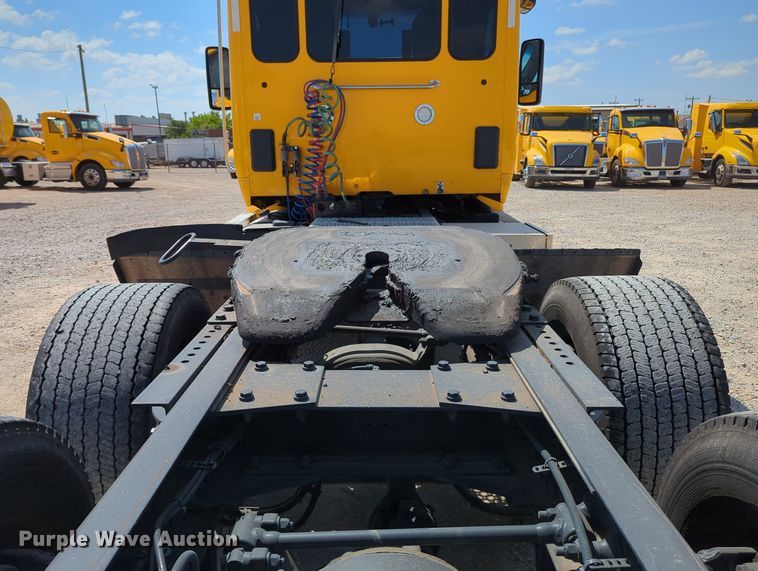 image for item MY9962 2019 Kenworth T680 semi truck