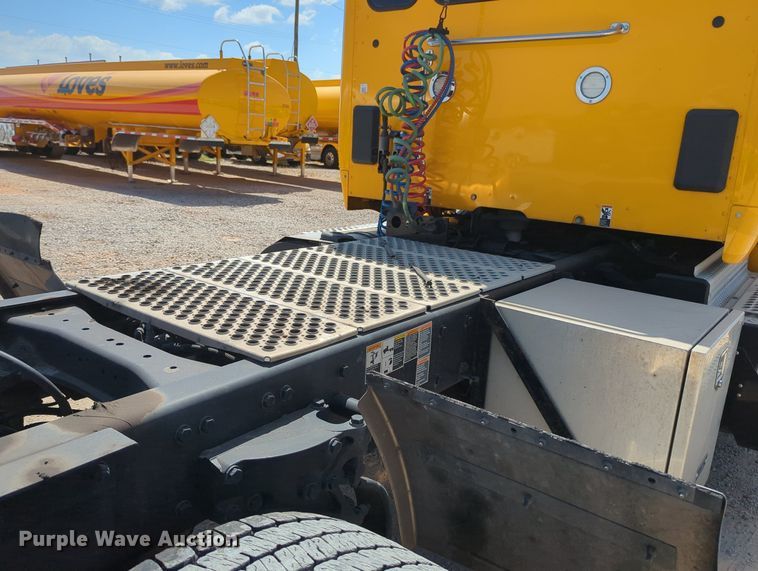 image for item MY9962 2019 Kenworth T680 semi truck