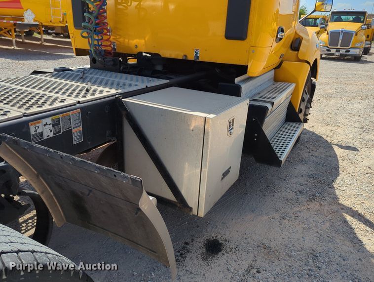 image for item MY9962 2019 Kenworth T680 semi truck