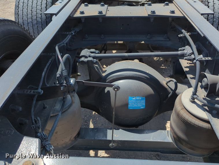 image for item MY9962 2019 Kenworth T680 semi truck