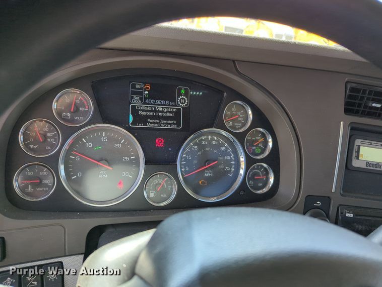 image for item MY9962 2019 Kenworth T680 semi truck