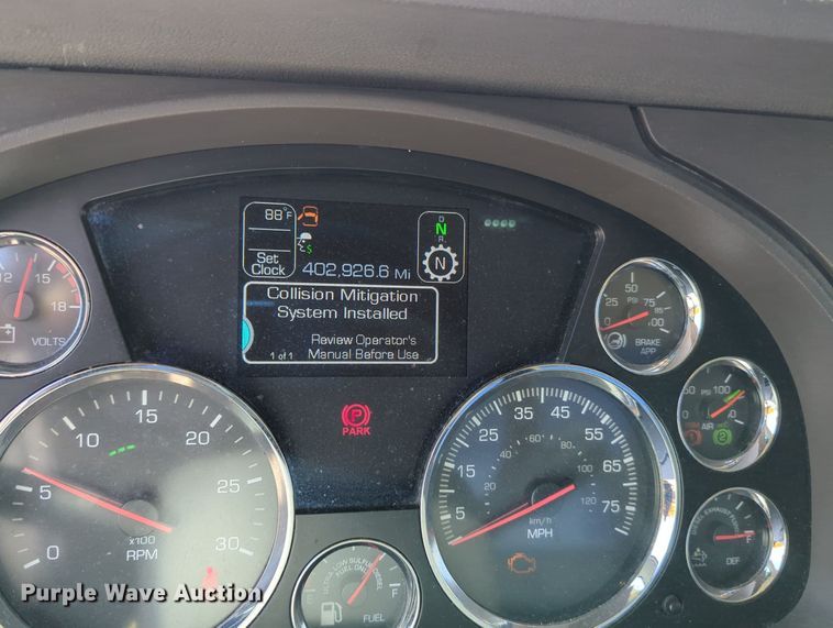 image for item MY9962 2019 Kenworth T680 semi truck