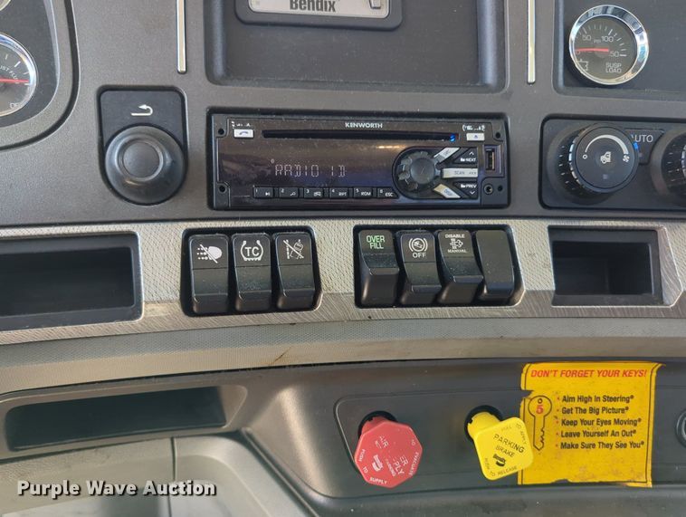 image for item MY9962 2019 Kenworth T680 semi truck