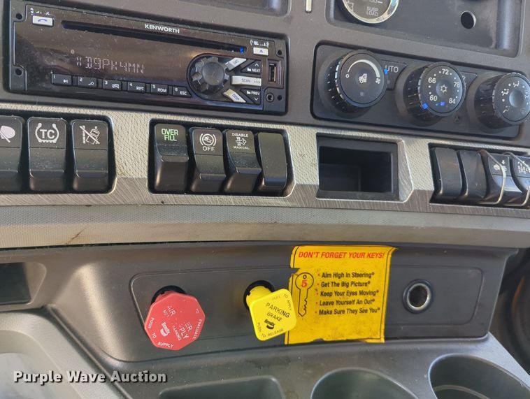 image for item MY9962 2019 Kenworth T680 semi truck