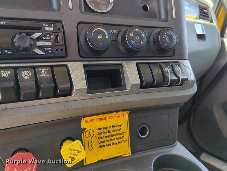 image for item MY9962 2019 Kenworth T680 semi truck