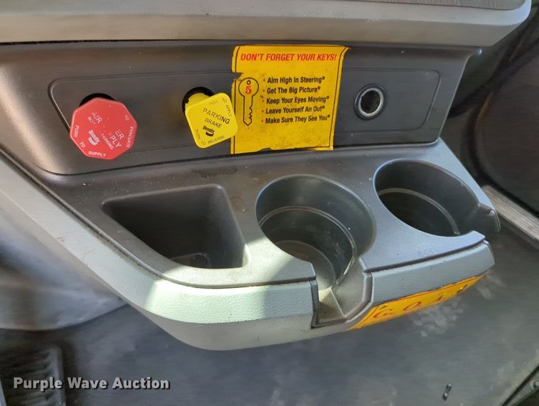 image for item MY9962 2019 Kenworth T680 semi truck