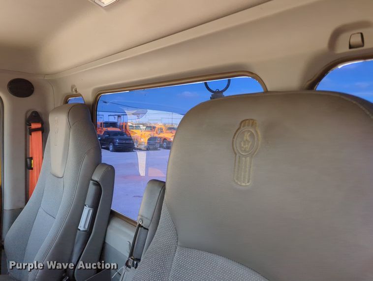 image for item MY9962 2019 Kenworth T680 semi truck