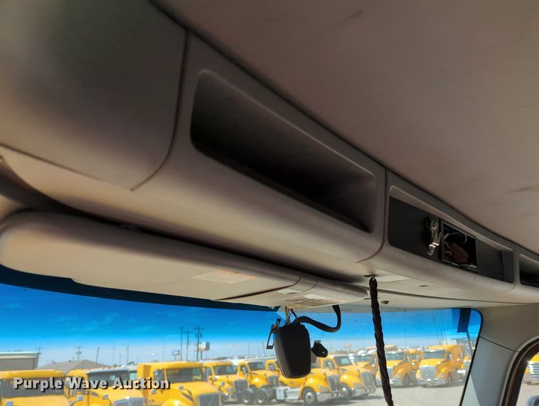 image for item MY9962 2019 Kenworth T680 semi truck