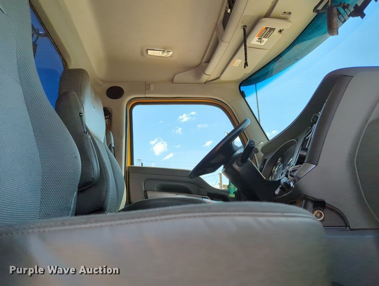 image for item MY9962 2019 Kenworth T680 semi truck