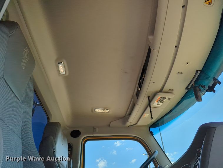 image for item MY9962 2019 Kenworth T680 semi truck