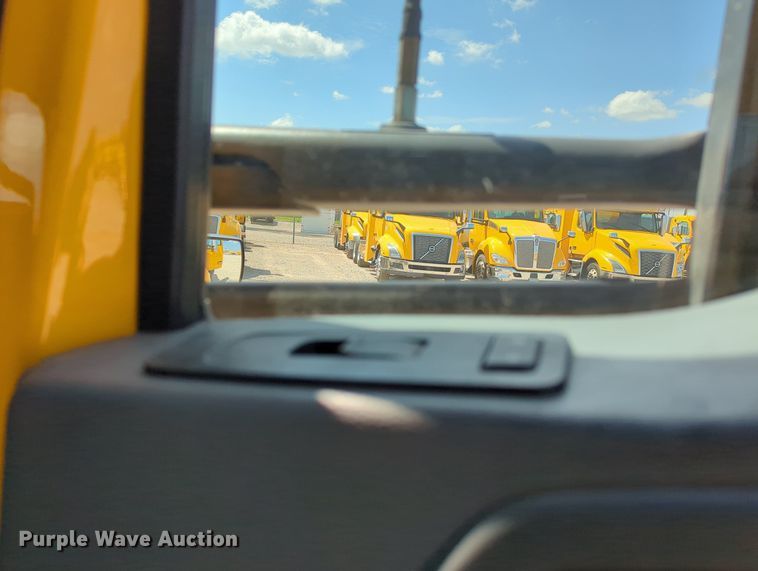 image for item MY9962 2019 Kenworth T680 semi truck