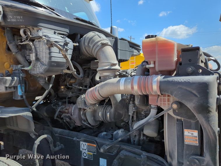 image for item MY9962 2019 Kenworth T680 semi truck