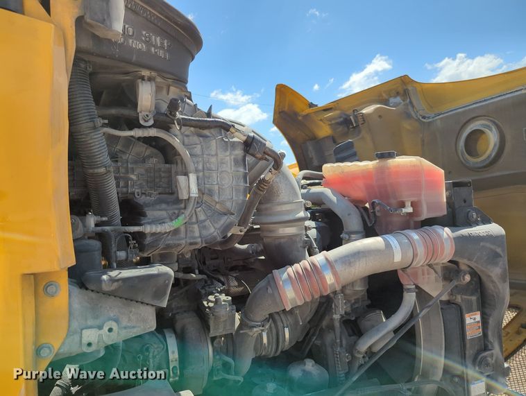 image for item MY9962 2019 Kenworth T680 semi truck