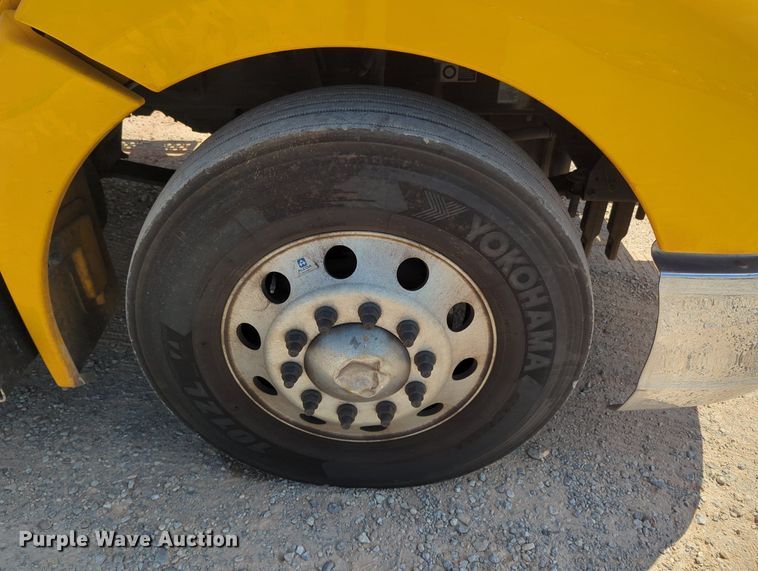 image for item MY9962 2019 Kenworth T680 semi truck