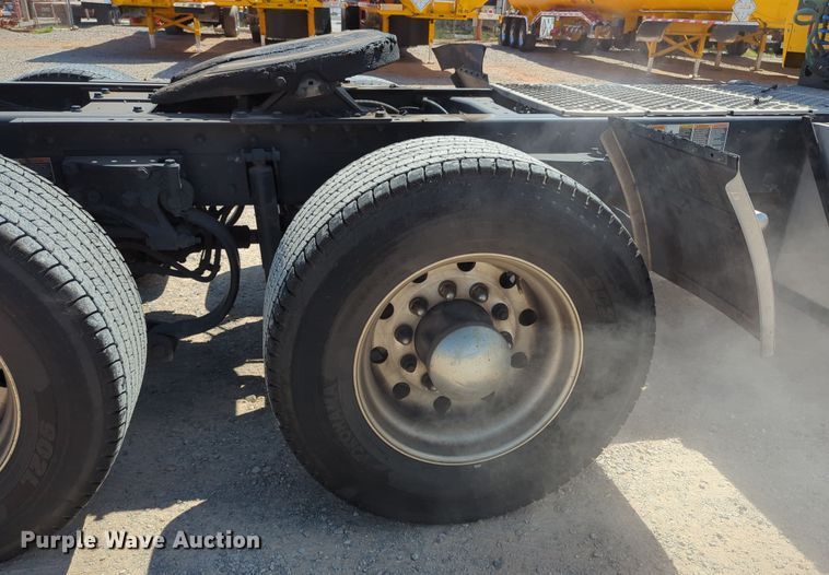 image for item MY9962 2019 Kenworth T680 semi truck