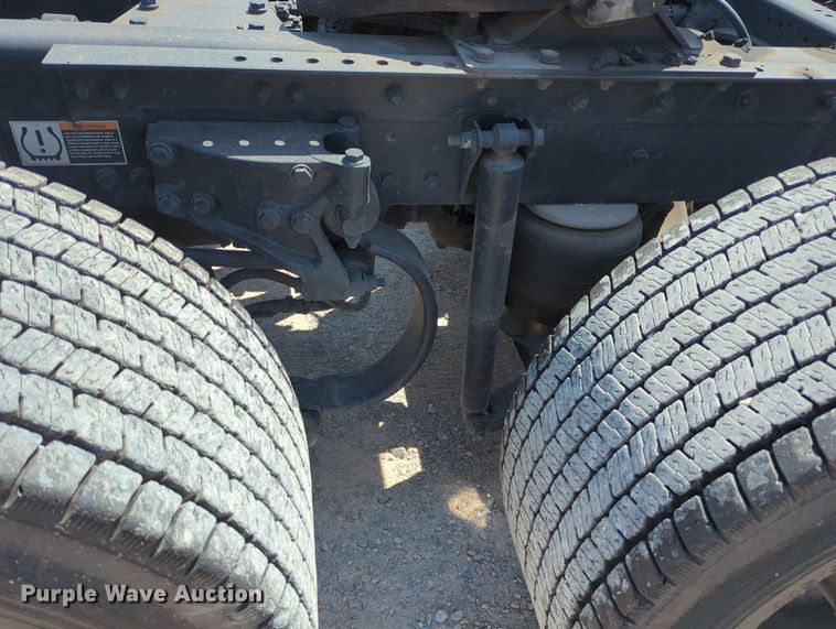 image for item MY9962 2019 Kenworth T680 semi truck