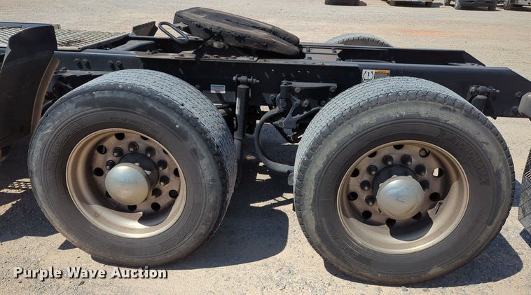 image for item MY9962 2019 Kenworth T680 semi truck