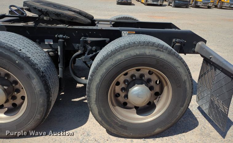 image for item MY9962 2019 Kenworth T680 semi truck