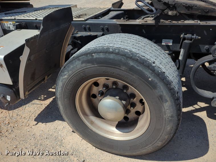 image for item MY9962 2019 Kenworth T680 semi truck