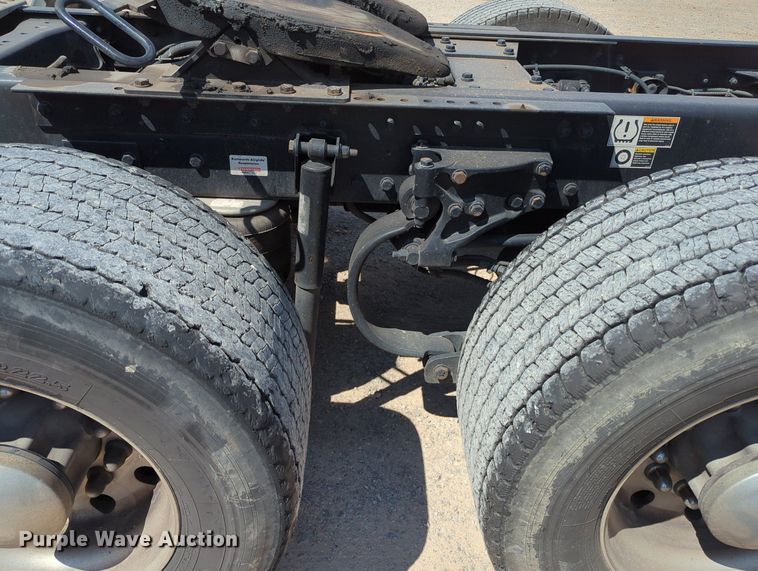 image for item MY9962 2019 Kenworth T680 semi truck