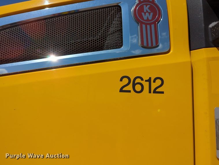 image for item MY9962 2019 Kenworth T680 semi truck