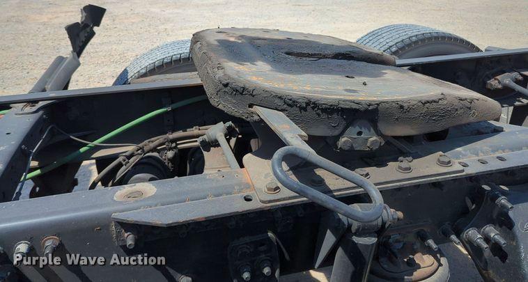 image for item MY9963 2016 Freightliner Cascadia semi truck