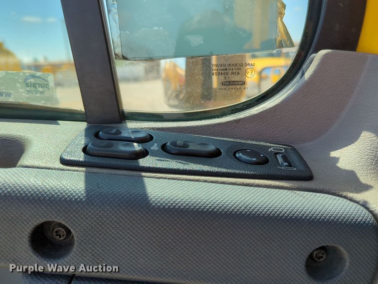 image for item MY9963 2016 Freightliner Cascadia semi truck