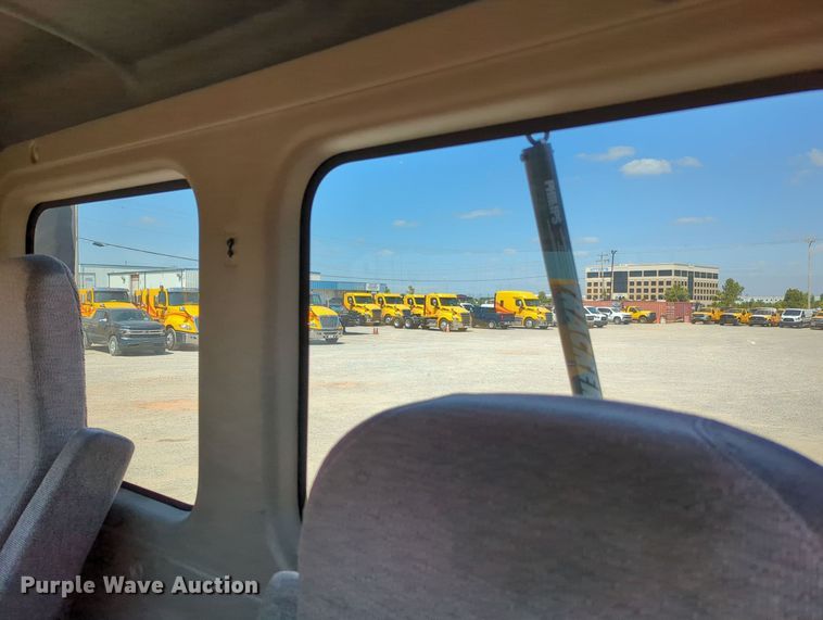 image for item MY9963 2016 Freightliner Cascadia semi truck