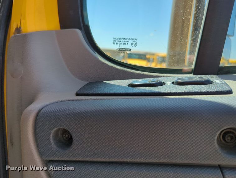 image for item MY9963 2016 Freightliner Cascadia semi truck