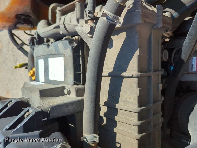 image for item MY9963 2016 Freightliner Cascadia semi truck