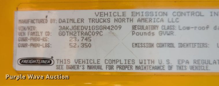 image for item MY9963 2016 Freightliner Cascadia semi truck