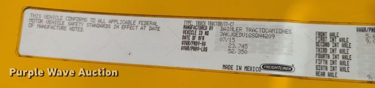 image for item MY9963 2016 Freightliner Cascadia semi truck