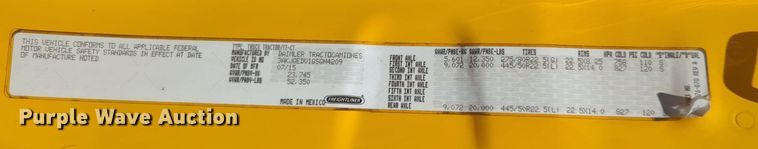 image for item MY9963 2016 Freightliner Cascadia semi truck