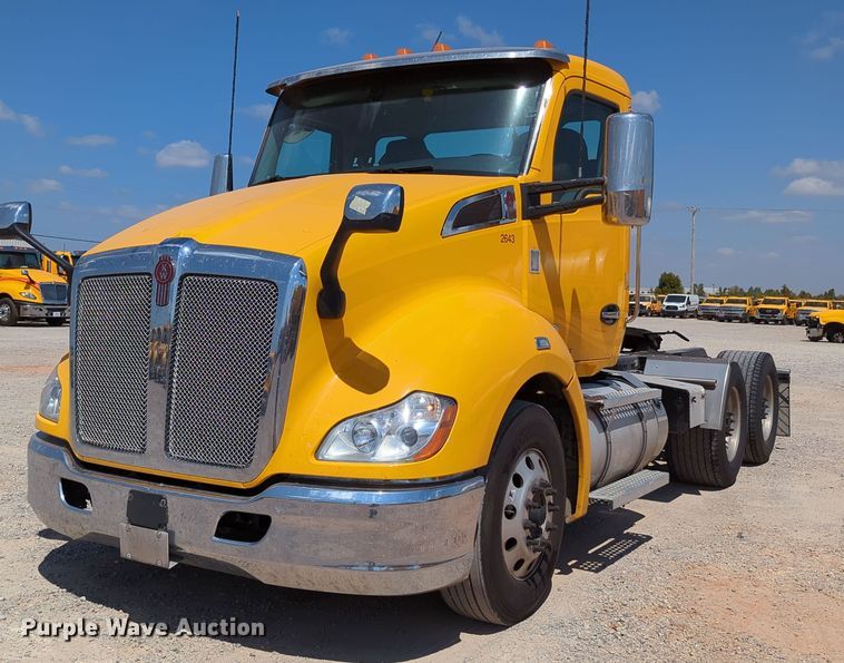 image for item MY9964 2020 Kenworth T680 semi truck