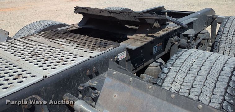 image for item MY9964 2020 Kenworth T680 semi truck