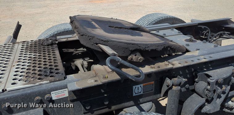 image for item MY9964 2020 Kenworth T680 semi truck