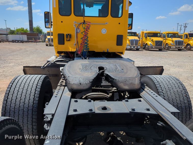 image for item MY9964 2020 Kenworth T680 semi truck