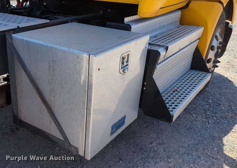 image for item MY9964 2020 Kenworth T680 semi truck