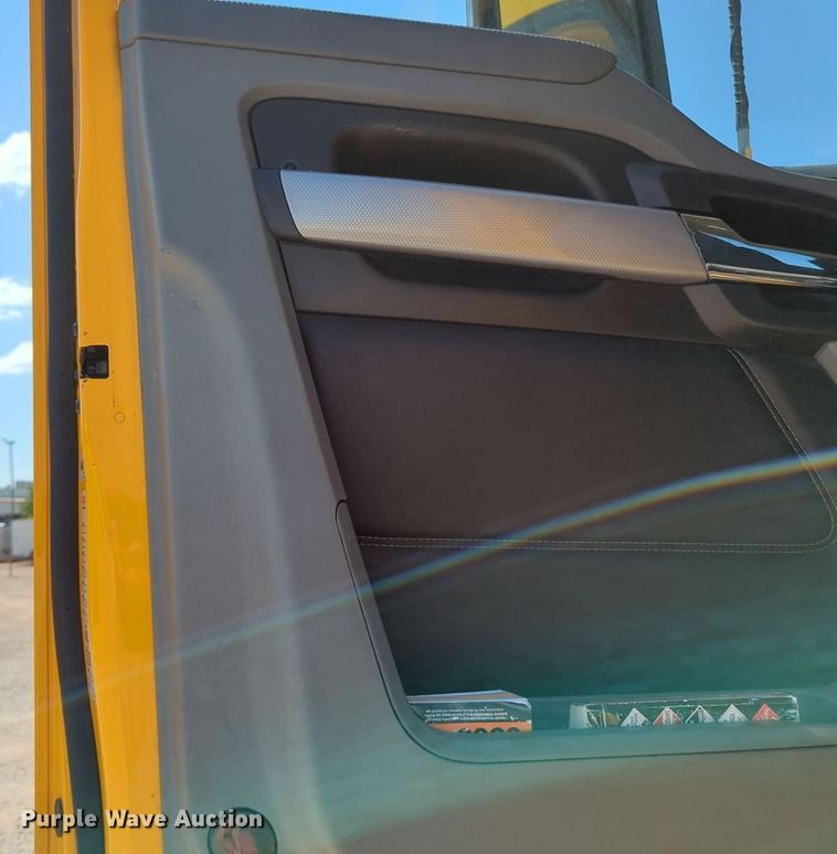 image for item MY9964 2020 Kenworth T680 semi truck