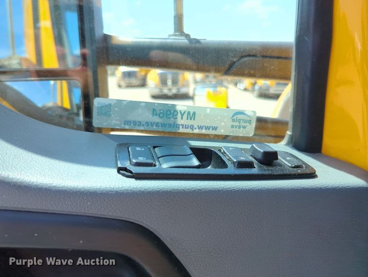 image for item MY9964 2020 Kenworth T680 semi truck