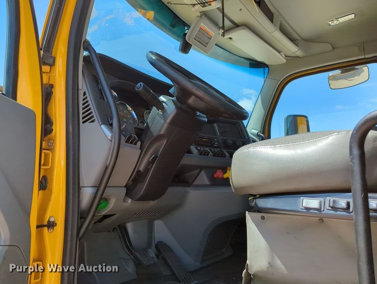 image for item MY9964 2020 Kenworth T680 semi truck