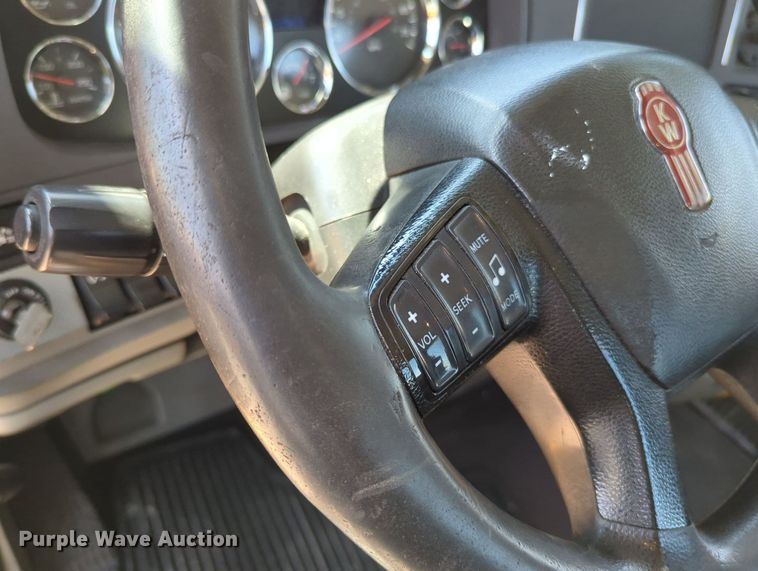 image for item MY9964 2020 Kenworth T680 semi truck