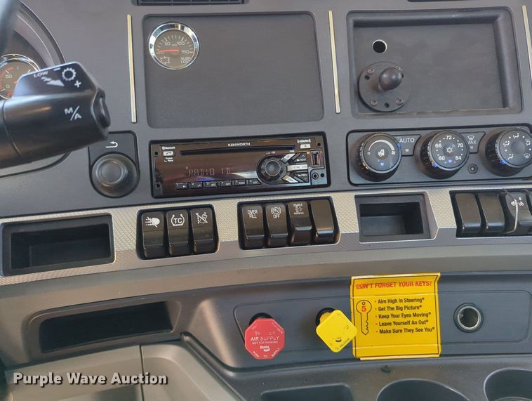 image for item MY9964 2020 Kenworth T680 semi truck