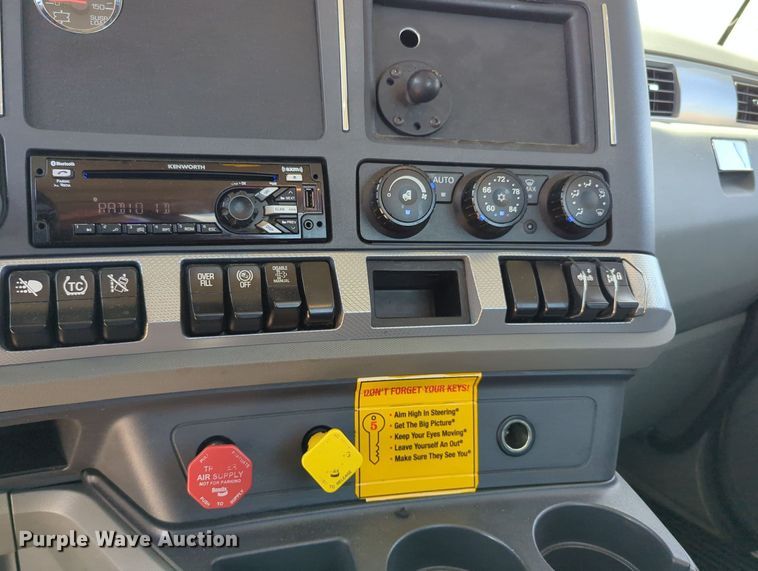 image for item MY9964 2020 Kenworth T680 semi truck