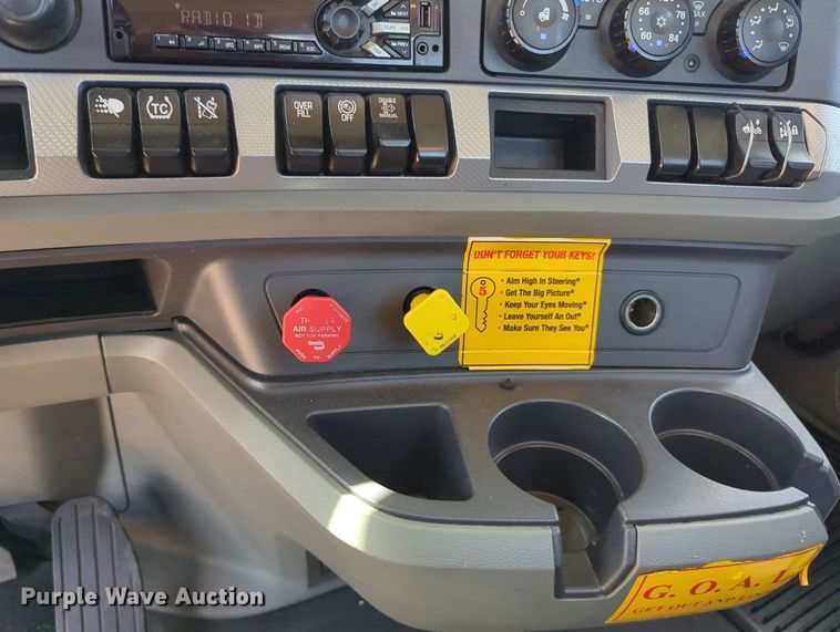 image for item MY9964 2020 Kenworth T680 semi truck