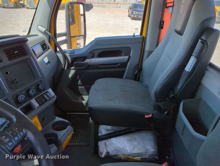 image for item MY9964 2020 Kenworth T680 semi truck