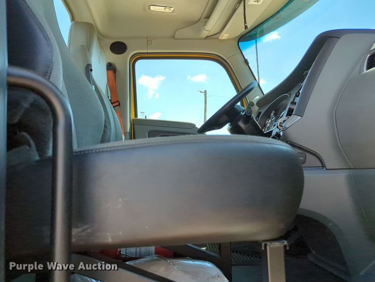 image for item MY9964 2020 Kenworth T680 semi truck